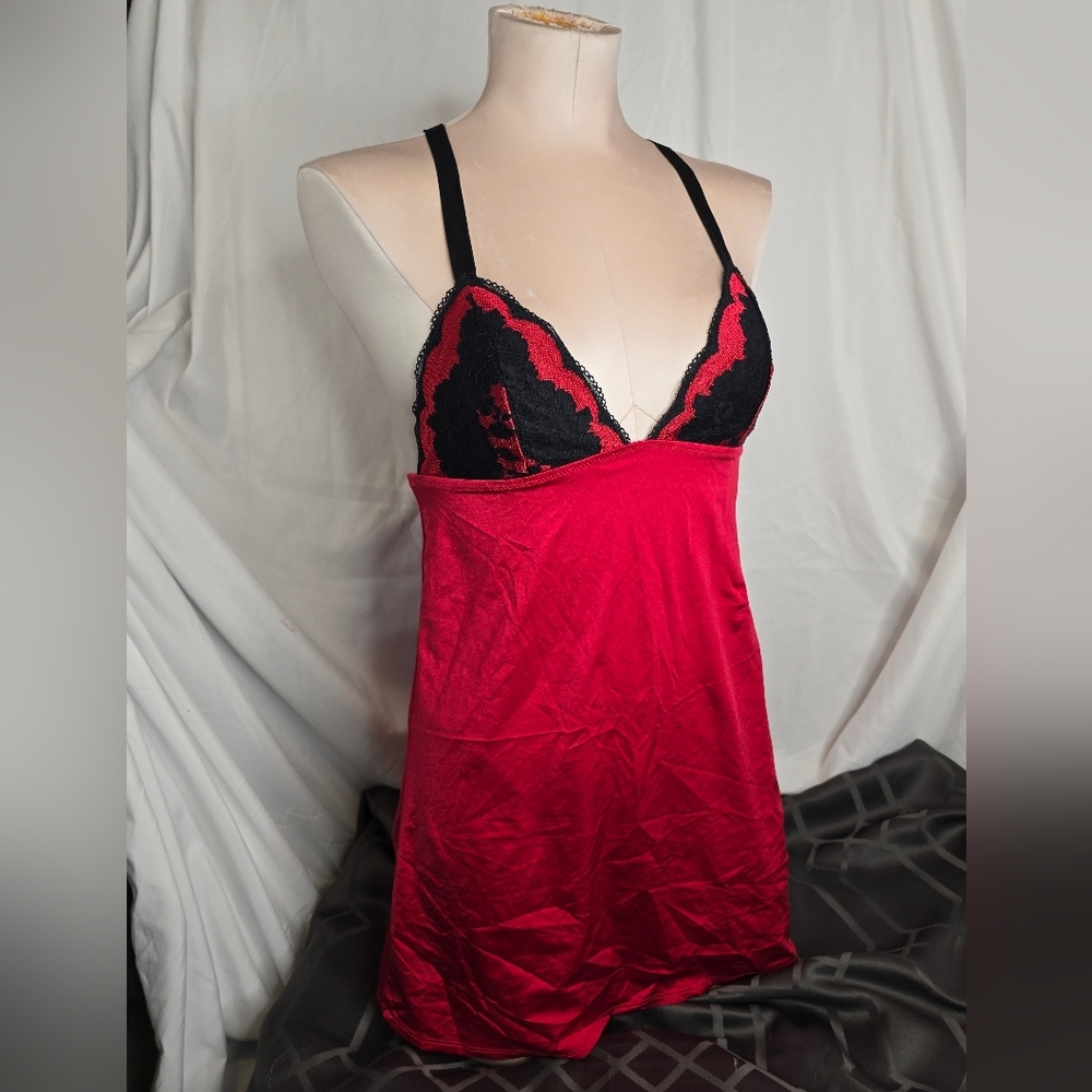 Elegant Red and Black Lace Chemise